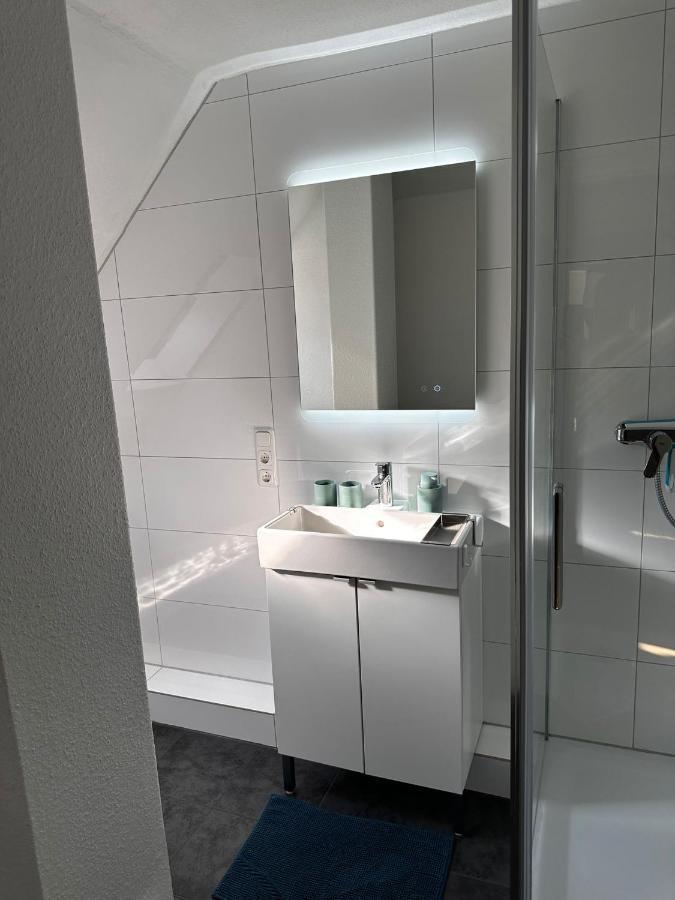 A&V Apartments Gemuetliche Rheinblick Wohnung Apt Daisy Duisburgo Esterno foto